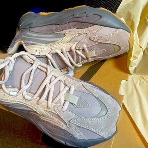 YEEZY 700 V2 TEPHRA